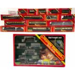 Hornby Railways 00 gauge scale model locomotives, carriages and rolling stock including R.759, R.