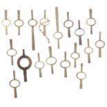 Eighteen various moon-shaped brass carriage clock keys (18)