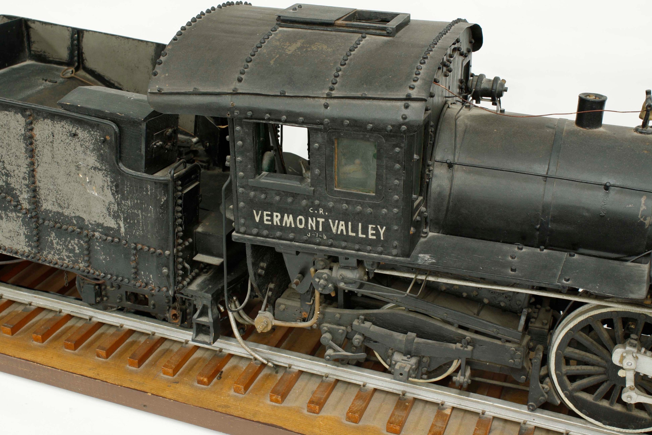 Good American engineering model of a Vermont Valley steam locomotive and tender, made from wood - Image 3 of 4