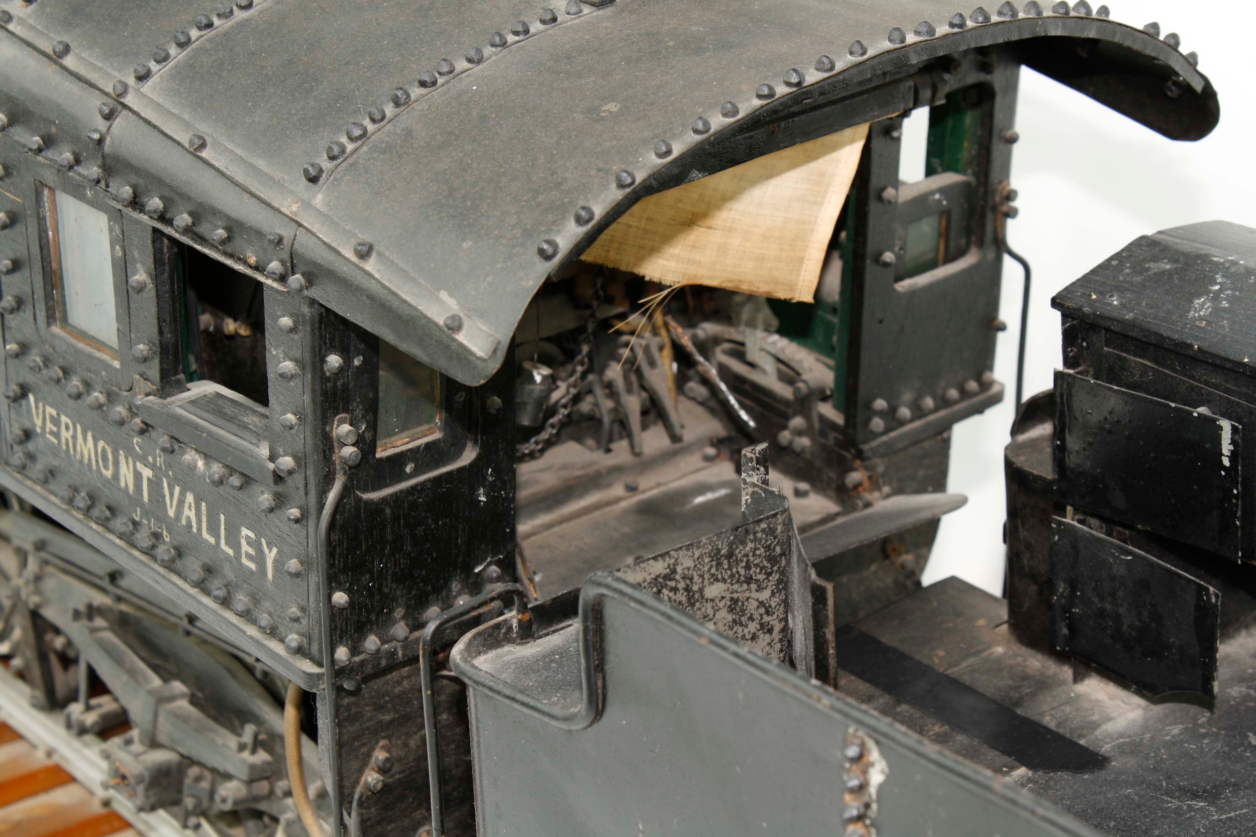 Good American engineering model of a Vermont Valley steam locomotive and tender, made from wood - Image 4 of 4