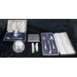 Selection of silver items to include presentation cased egg cup and spoon, maker Lee & Wigfull,