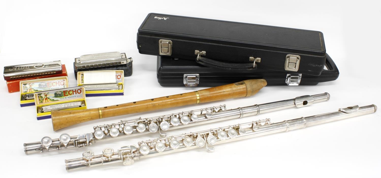 Yamaha YFL-21S metal flute, case; together with an Artley metal flute, case, a Moeck recorder and