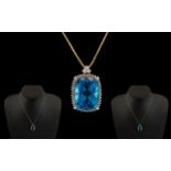 18ct Yellow Gold - Attractive Blue Topaz