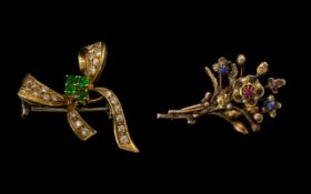 Antique Period - Excellent Quality 18ct Gold Ribbon Brooch Set with Emeralds and Diamonds of Small