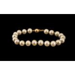 9ct Gold Clasp Pearl Bracelet, pearls of good size. Hallmarked gold. Bulbous clasp.