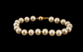 9ct Gold Clasp Pearl Statement Bracelet, pearls of over large proportions. Hallmarked gold.