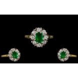 Ladies 18ct Gold - Attractive Emerald and Diamond Set Cluster Ring - Flower head Setting.