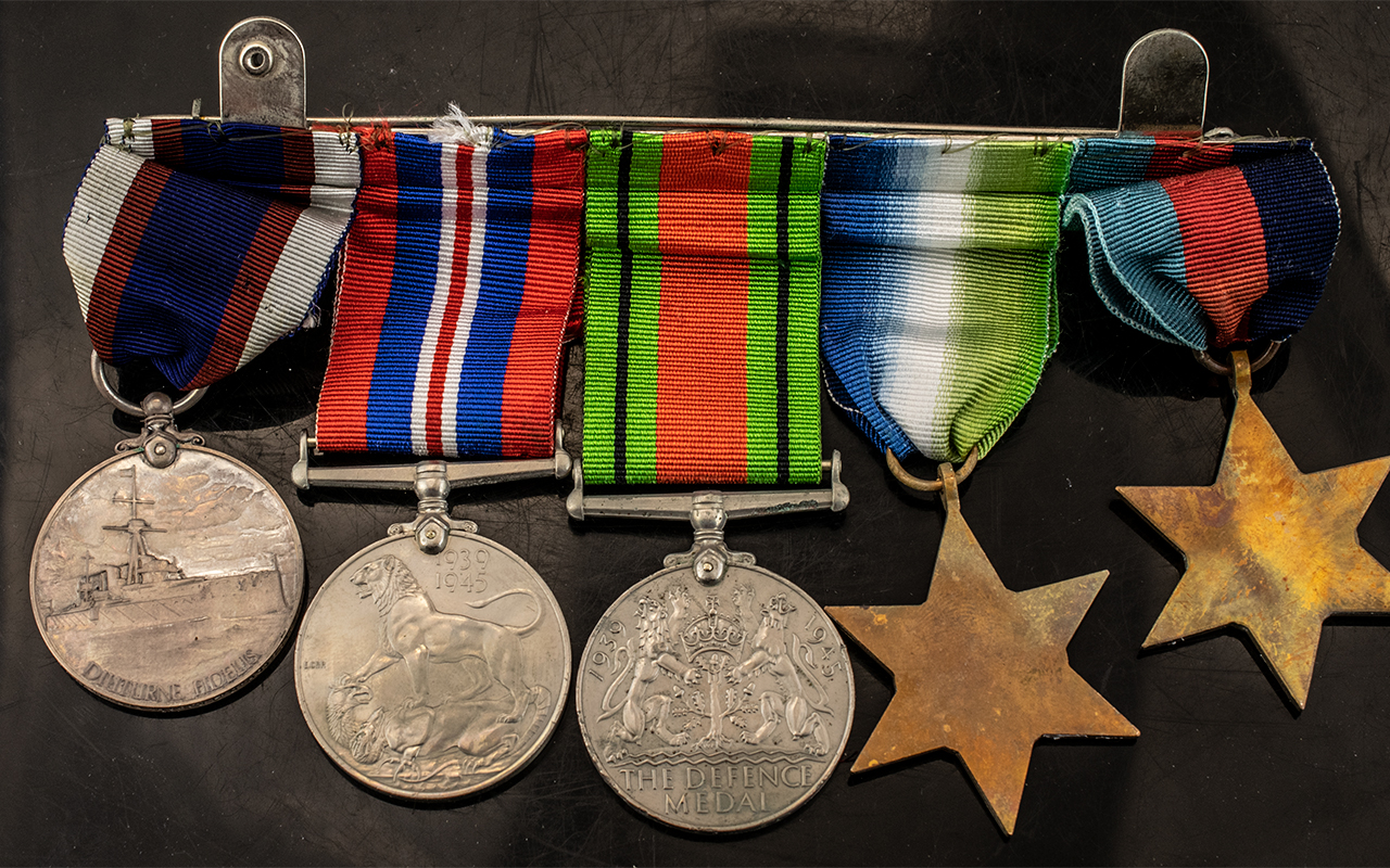 WW2 Group Of Five Medals On Bar To Include 1939-1945 Star, The Atlantic Star, Defence Medal, War - Bild 2 aus 3