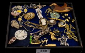 Collection of Vintage Costume Jewellery comprising brooches, pendants, chains, etc. Selection of cat