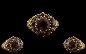 Ladies Attractive 9ct Gold Fire Garnet Set Cluster Ring. Flower head Setting.
