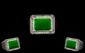 18ct White Gold Contemporary Design Gree