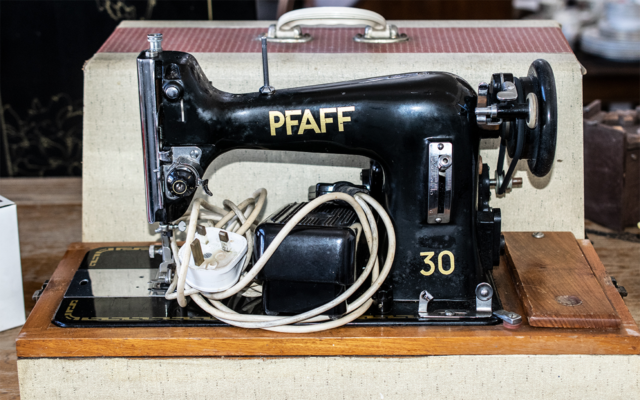 Pfaff 30 Vintage Electric Sewing Machine