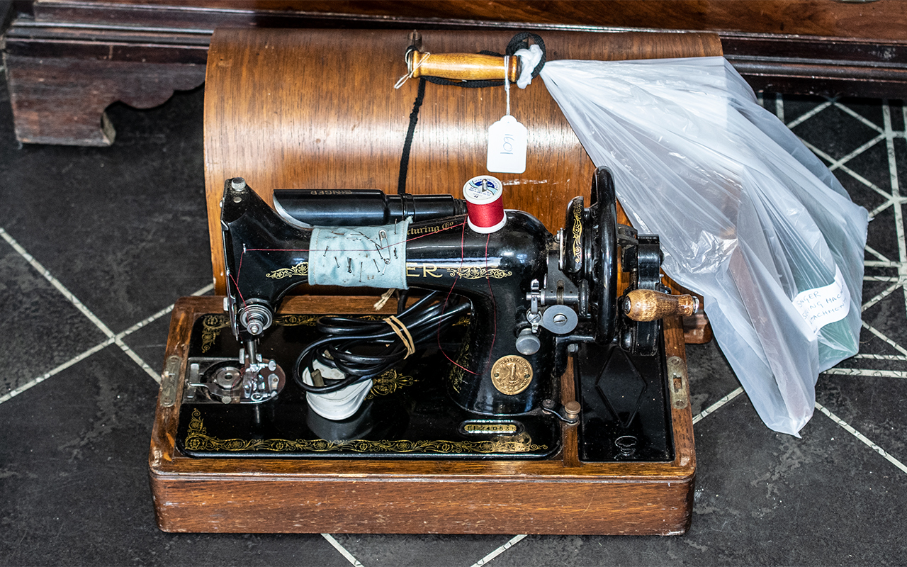 Vintage Singer Sewing Machine No. EF2405
