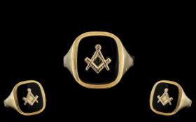 Gents 9ct Gold Masonic Ring. Fully Hallmarked for 9.375. Ring Size R - S. Weight 3.9 grams.