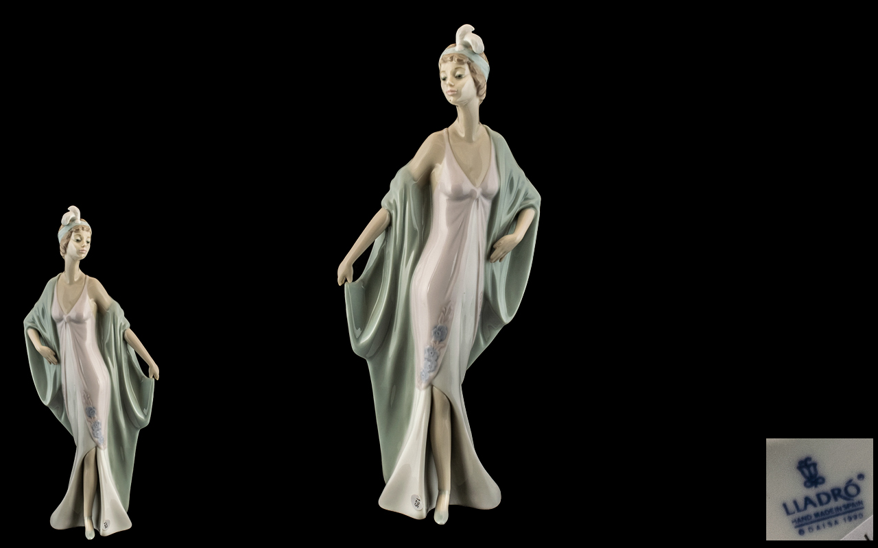 Lladro Hand Painted Porcelain Figurine ' Ladies of Fashion ' Roaring Twenties ' Sophisticate '