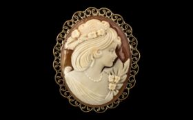 Large 9ct Gold Cameo Pendant, a good quality cameo of a beautiful girl,