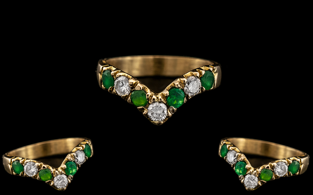 18ct Gold - Attractive Diamond and Emerald Set Wishbone of Superb Quality. The Diamonds and Emeralds - Bild 2 aus 2