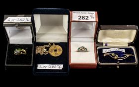 Small Mixed Lot of 9ct gold jewellery to include an antique seed pearl and Peridot brooch marked