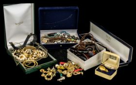 Mixed Lot of Costume Jewellery to include: necklaces, chokers, simulated pearls, pendants,