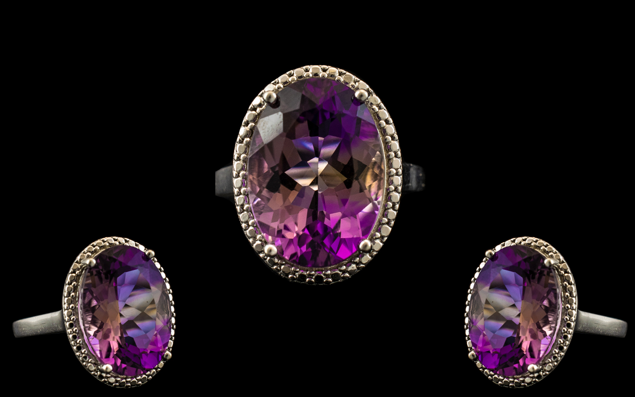 Ladies - Attractive Vintage Sterling Silver Single Stone Amethyst Set Dress Ring. - Image 2 of 2