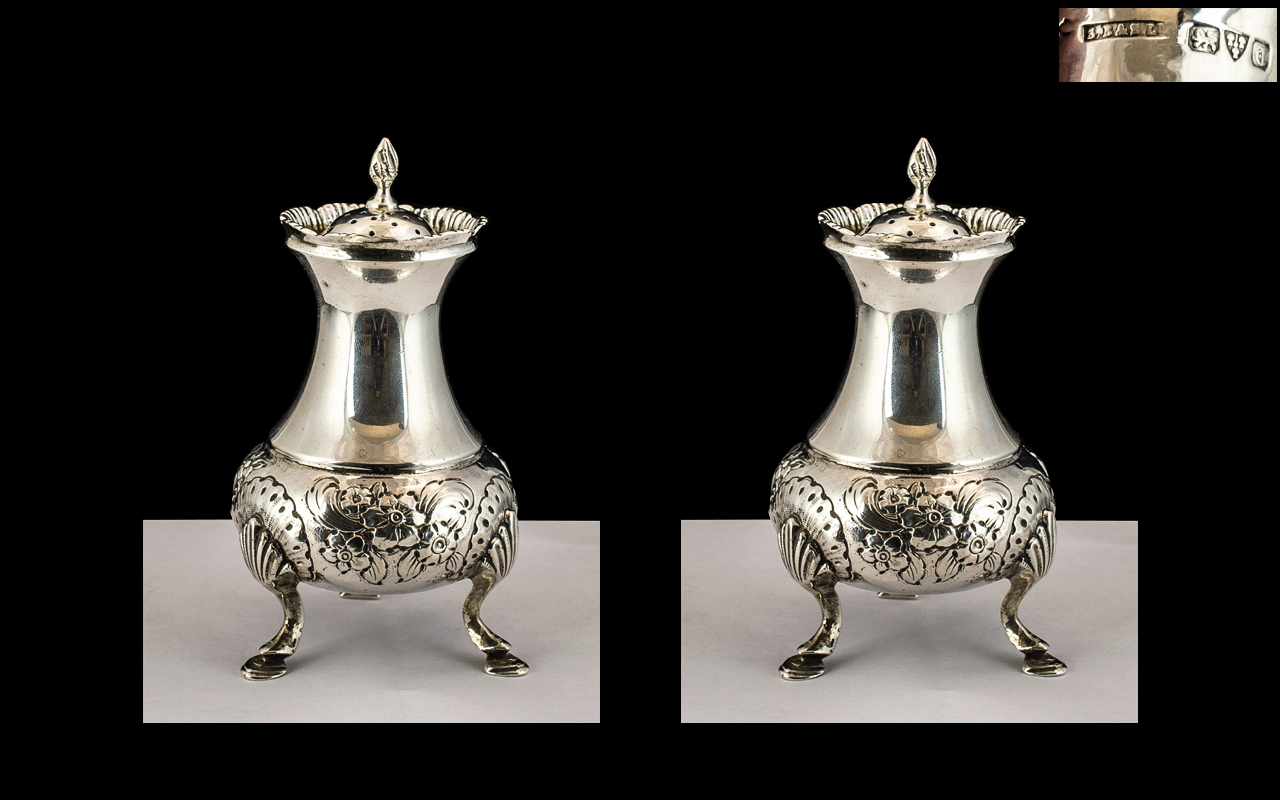 George V - Superior Pair of Sterling Silver Pepperettes, - Bild 2 aus 2