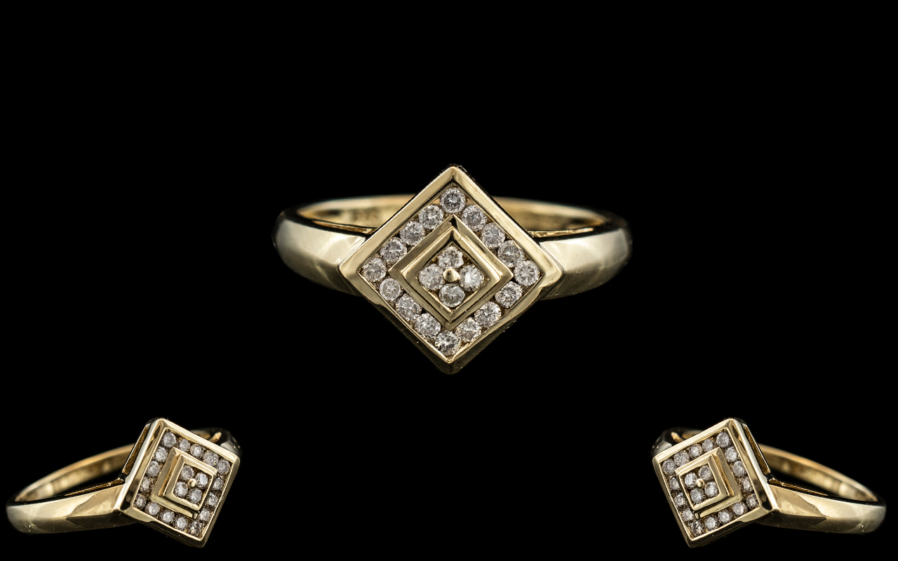 Ladies 9ct Gold and Platinum Diamond Set Cluster Ring. Full Hallmark for 9.375.