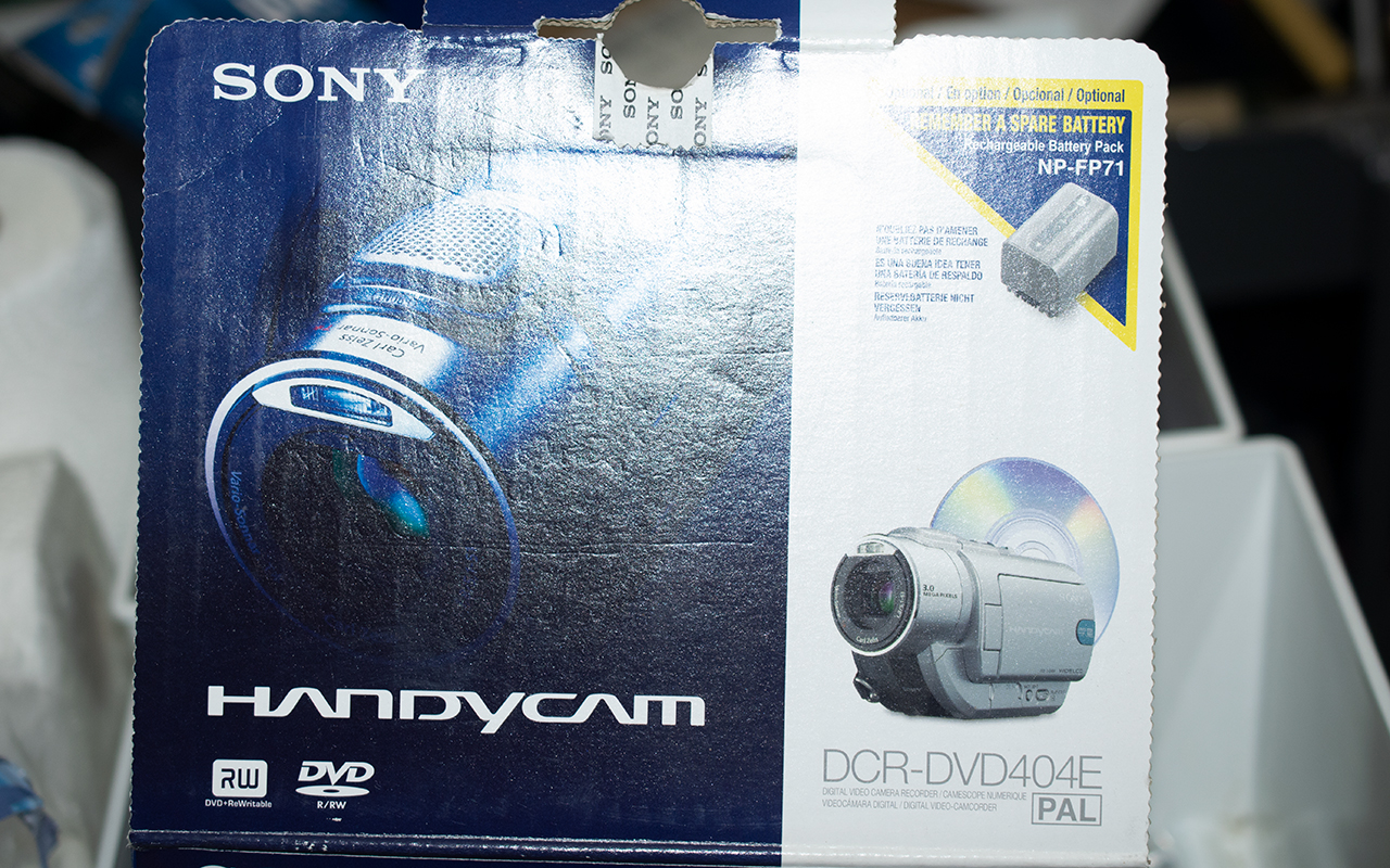 Two Boxes of Camera Video Equipment, comprising a Sony Handycam in box with instructions, - Bild 3 aus 4