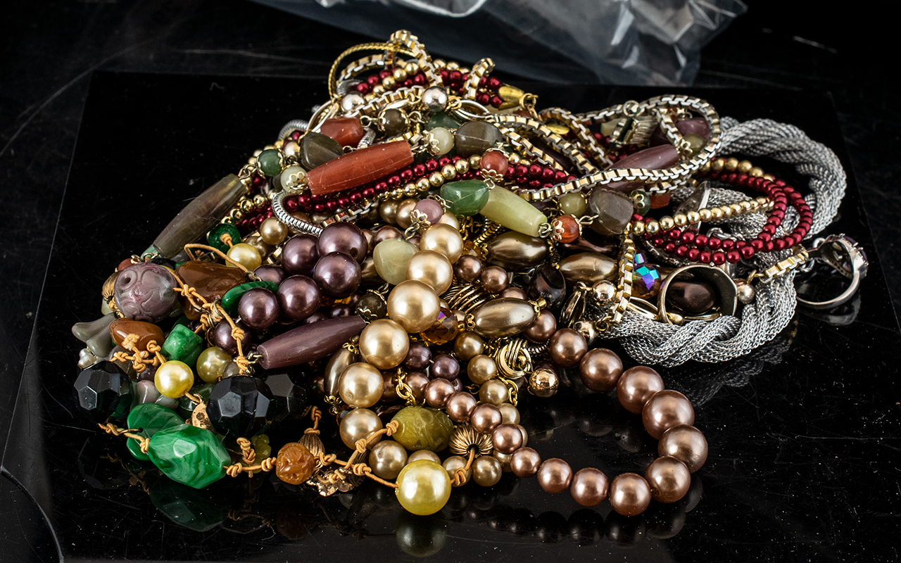 Collection of Vintage Costume Jewellery. Good Mixed Lot, Earrings, Necklaces, Beads etc. - Image 2 of 3