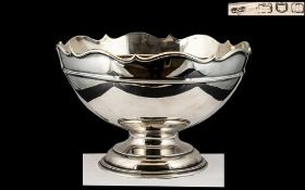 Goldsmiths and Silversmiths Co Superb Sterling Silver Footed Pedestal Bowl / Centrepiece.