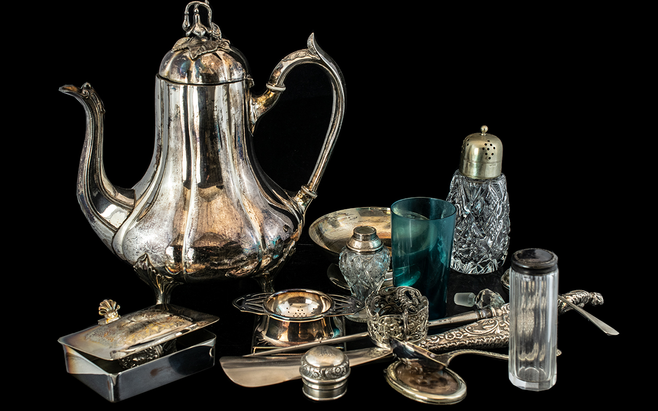 A Small Mixed Lot to include a silver handled boot hook and shoe horn, a silver infuser,