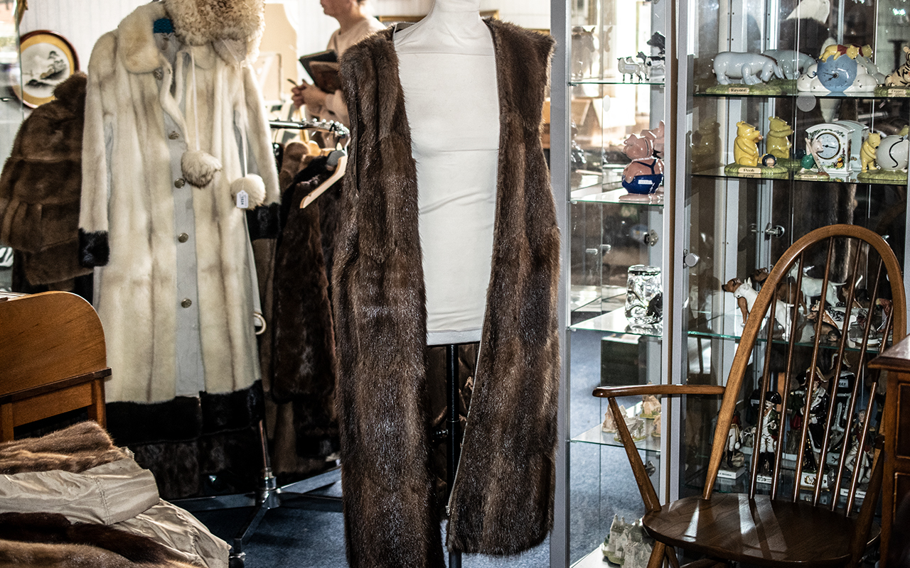 Full Length Mink Coat, shawl collar, two side slit pockets, fully lined in sateen fabric. - Image 3 of 5