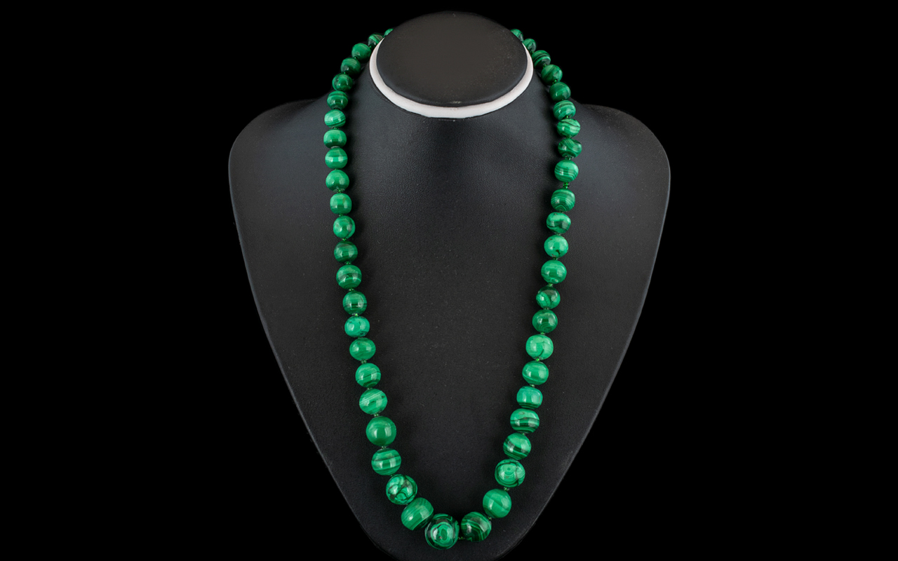 Excellent Quality - Single String Graduated Beaded Malachite Necklace with Screw Clasp. c,1920's. - Image 3 of 3