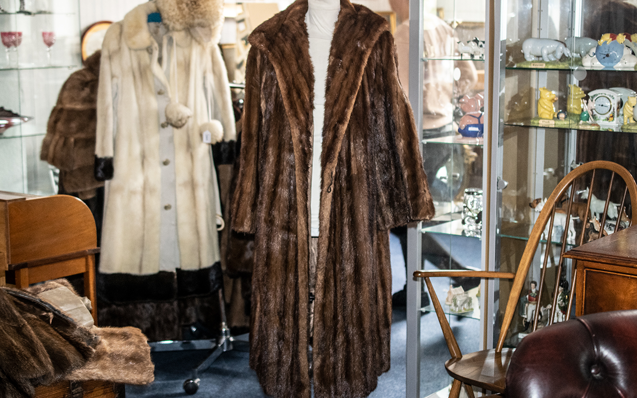 Full Length Mink Coat, shawl collar, two side slit pockets, fully lined in sateen fabric. - Image 2 of 5