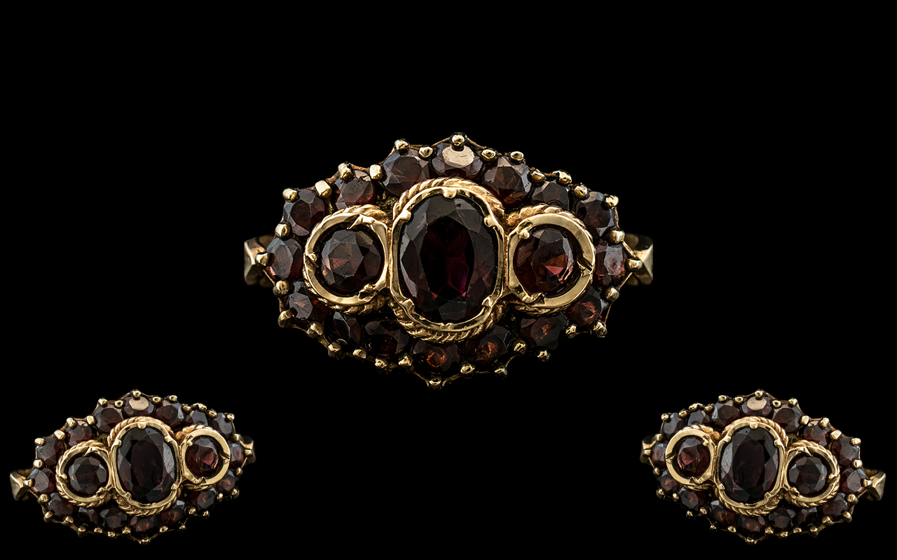 Ladies - Antique Period 9ct Gold Garnet Set Ring, Excellent Setting. The Garnets of Rich Red Colour. - Bild 2 aus 3