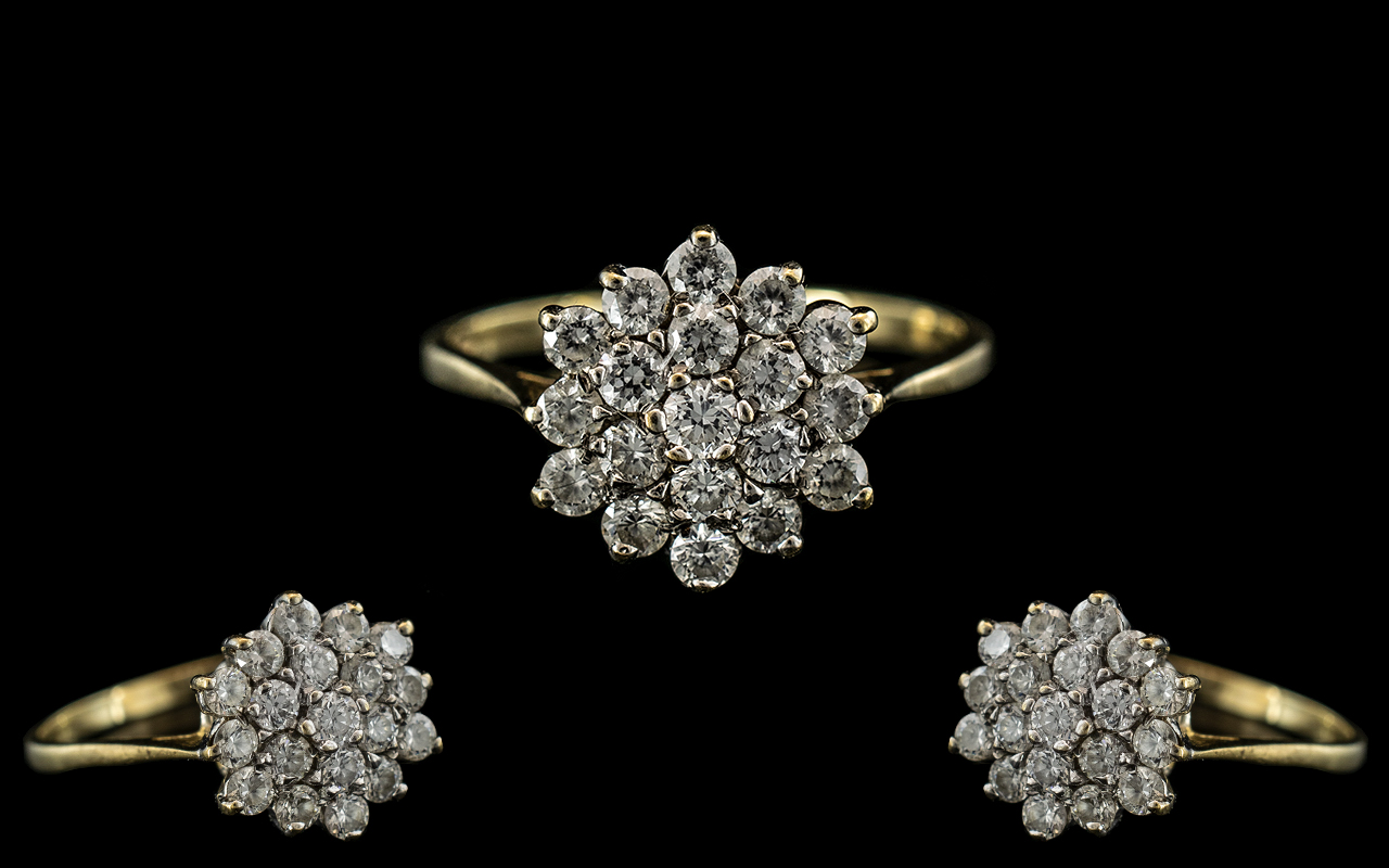 Ladies 9ct Gold Attractive Diamond Set Cluster Ring - Flower head Setting. Full Hallmark for 9.375. - Bild 2 aus 3