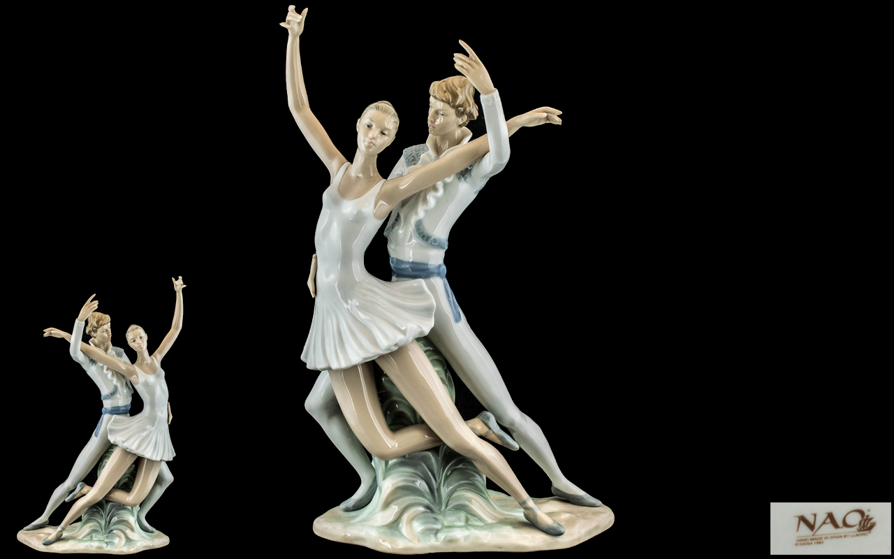 Nao by Lladro Large and Impressive Hand Painted Porcelain Figure ' Ballet Dancers ' Male and Female - Image 3 of 3