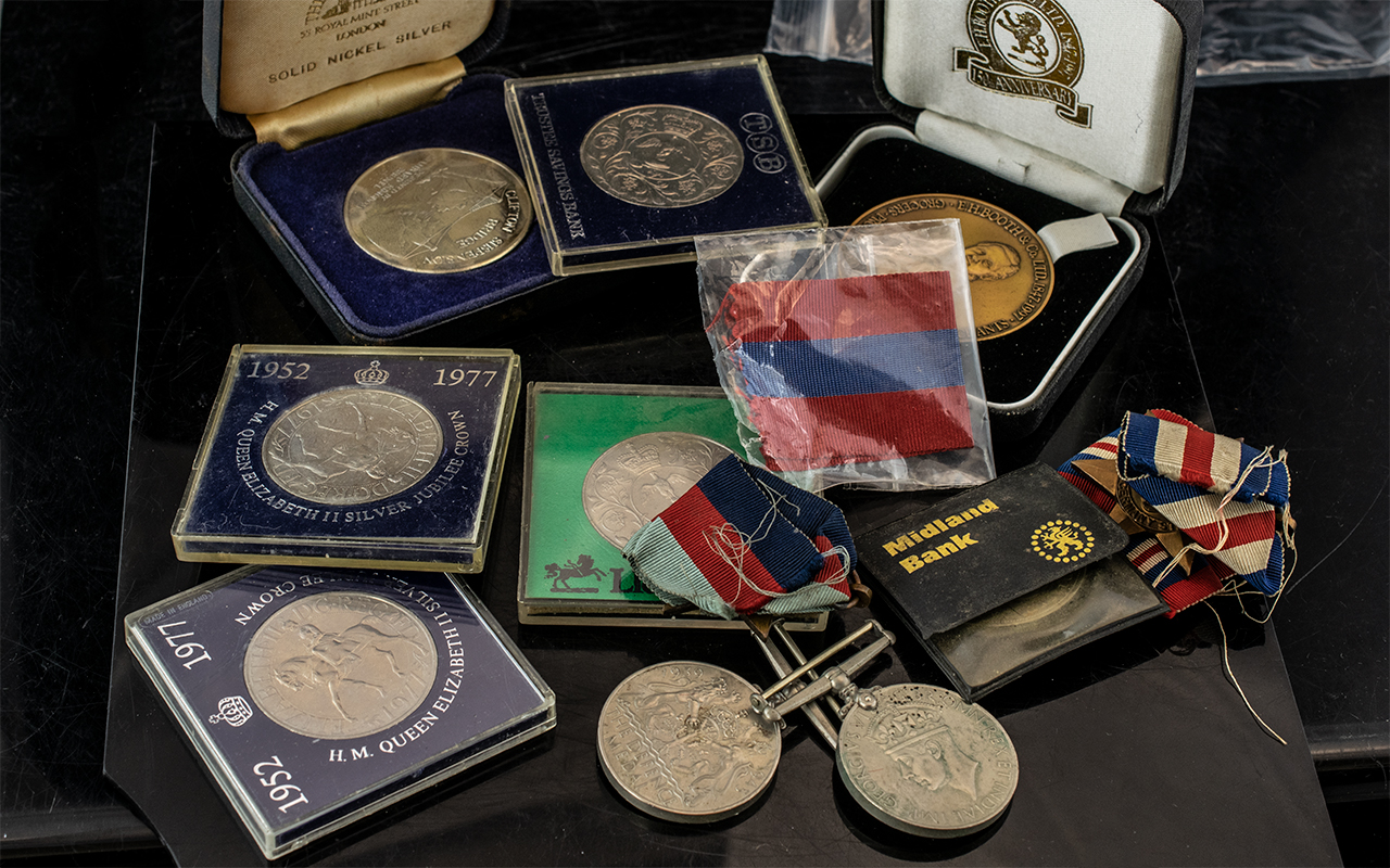 Miscellaneous Lot comprising 1939-45 Star, Defence Medal, the France and Germany Star,