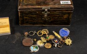 Vintage Tin of Collectibles comprising 1 old pocket knife, enamel badges,