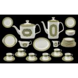 Royal Doulton 'Sonnet' Dinner/Tea Service Pattern No. H5012. Comprises 6 x 10.