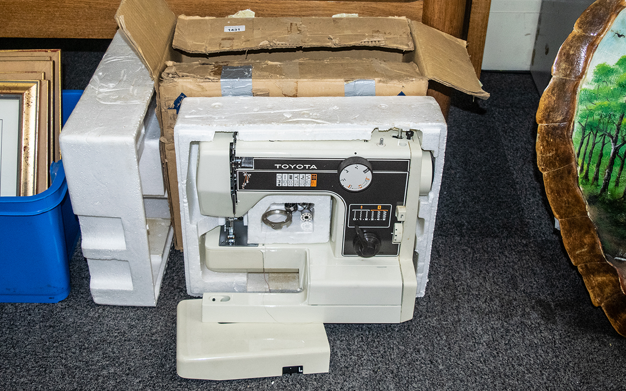 Toyota 400 1A Sewing Machine. Toyota Electric Sewing Machin with Accessories. A/F.