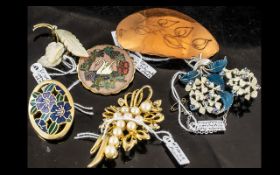 Six Vintage Brooches, comprising a Cloisonne enamel swan round marked 'Fish',