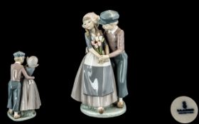 Lladro - Superb Hand Painted Porcelain Figure ' Dutch Couple ' With Tulips.