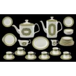 Royal Doulton 'Sonnet' Dinner/Tea Service Pattern No. H5012. Comprises 6 x 10.5'' Dinner Plates, 6 x
