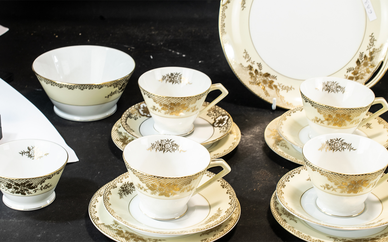 Noritake Tea Service, comprising Milk Jug, Sugar Bowl, Creamer and Sugar Bowl, Six Tea Cups, Saucers - Image 2 of 2