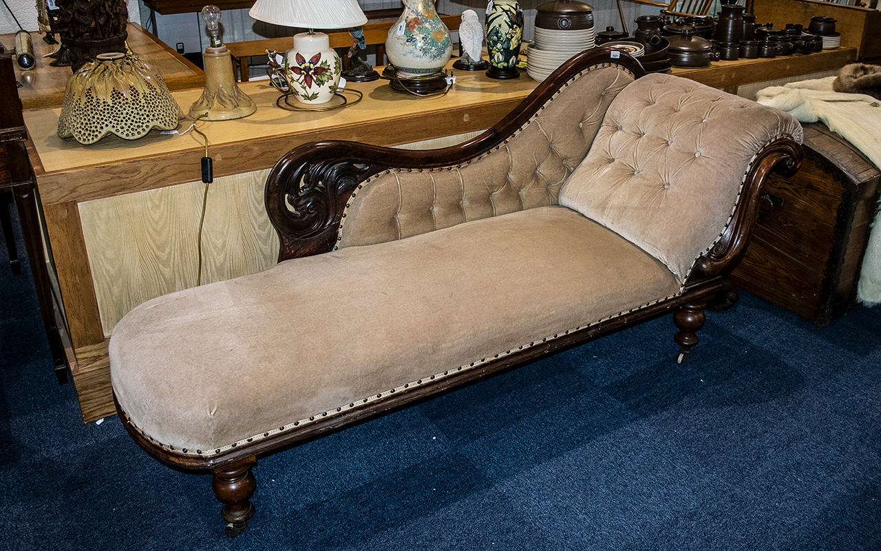 Victorian Chaise Longue in traditional style, with mahogany legs and sides.