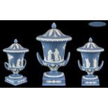 Wedgwood - Superb Quality Collectors Item Blue Jasper Urn Shaped Twin Handle Lidded Vase, Raised