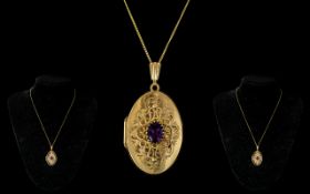 Antique Period Ladies Attractive 9ct Gold Oval Shaped Hinged Locket,