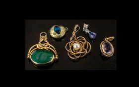 A Collection of Five 9ct Gold Pendants, to include two pendants, swivel fob,