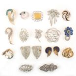 Eighteen vintage brooches, clips, Attwood & Sawyer, Boucher, Weiss, Monet, Sarah Coventry.