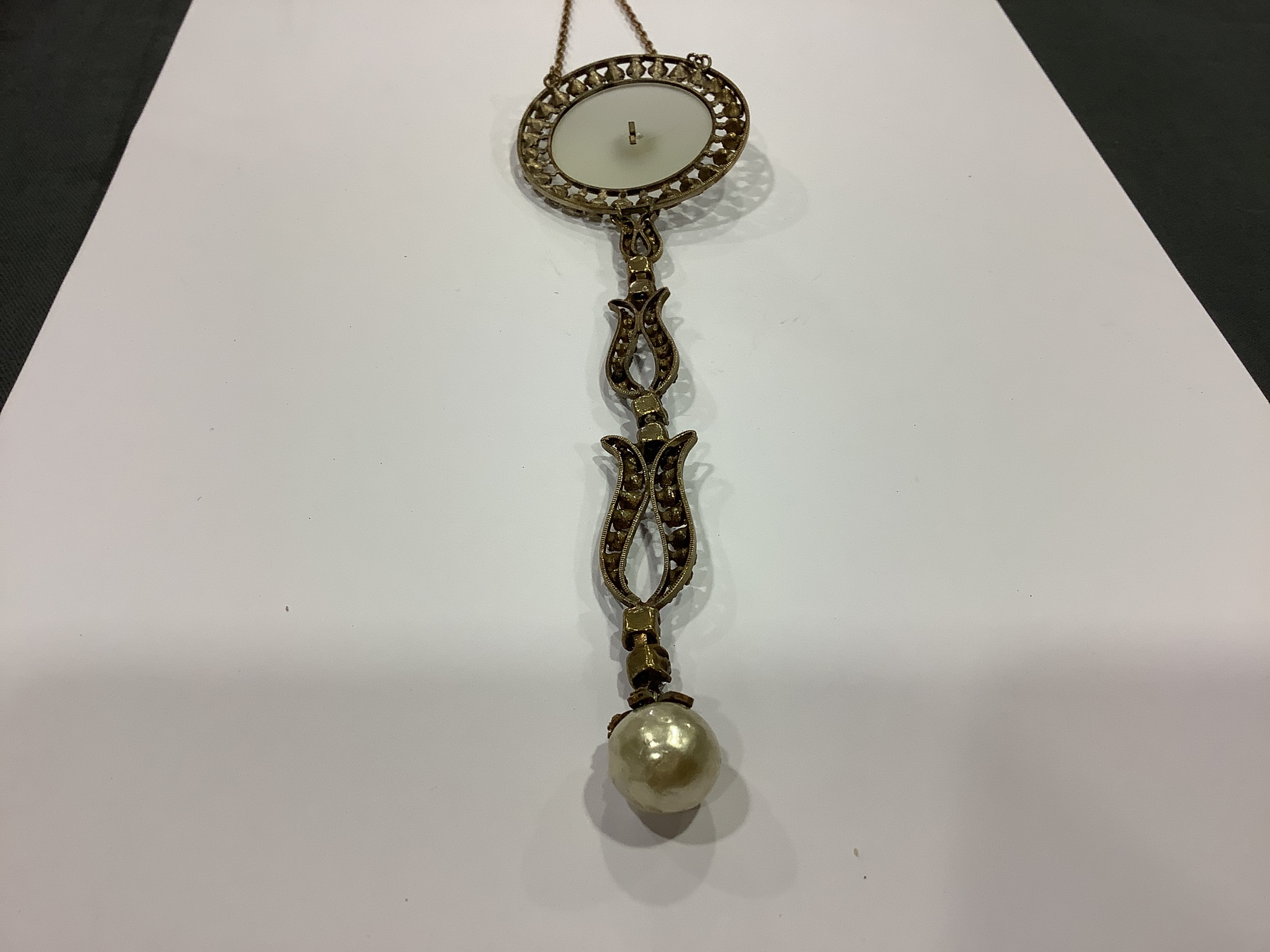 Bohemian frosted glass and paste pendant, three similar brooches and clip. - Image 13 of 15